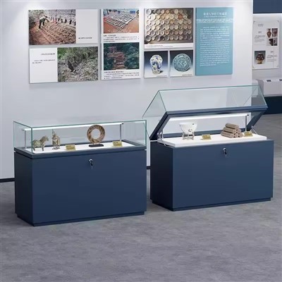 Piedestal de expoziție la muzeu